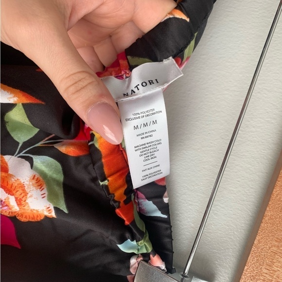 NWT Natori floral essential woven satin drawstring pant black multi medium - Picture 5 of 7